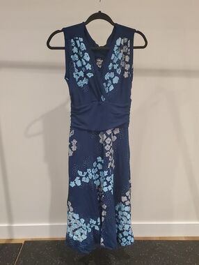 Lilikoi - Blue Floral V-Neck Sleeveless Dress
